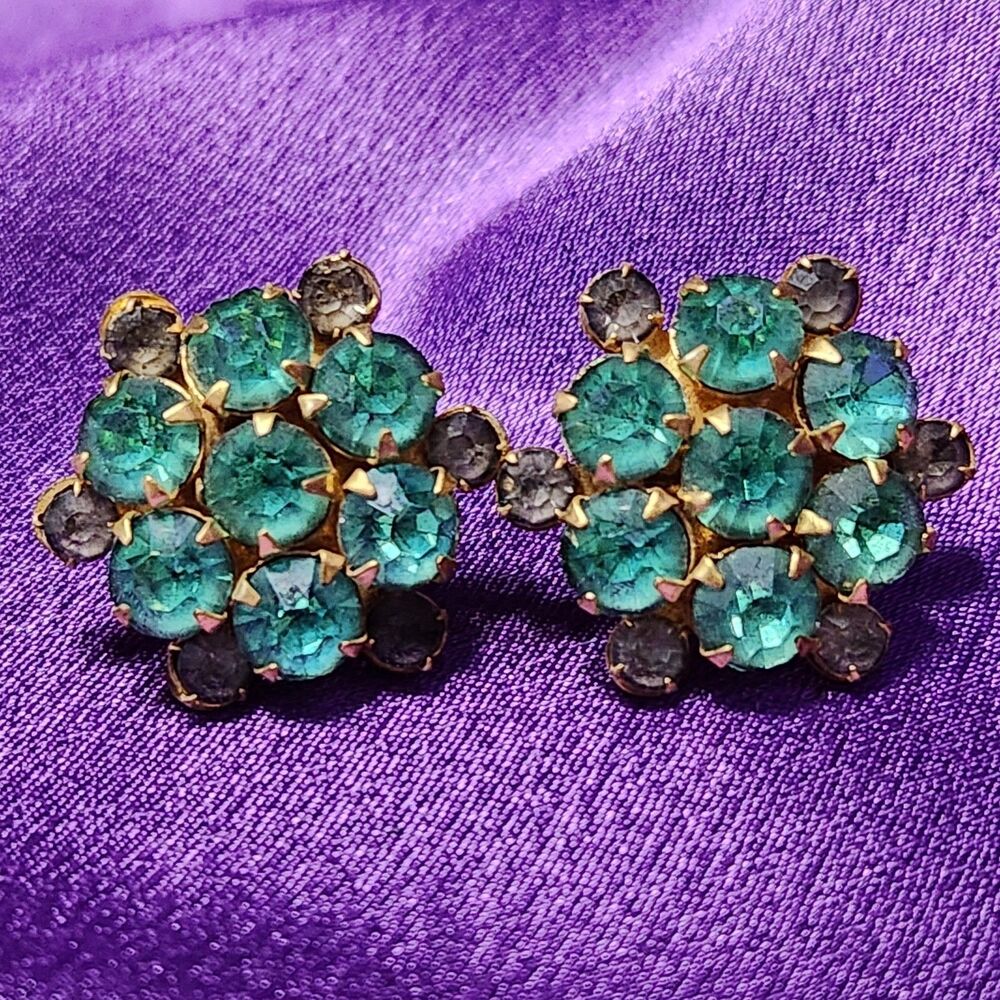 Vtg 1940s Emerald Green Rhinestone Cluster W/Smokey Accent Screw Back Earrings